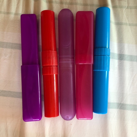 Accessories - 5 travel toothpaste holders